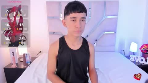 Snapshot of thayler_jones chatting on September 29, 11:08 am Thayler online show from September 29, 11:08 am