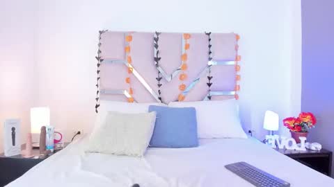 Thayler  online show from October 31, 11:24 am