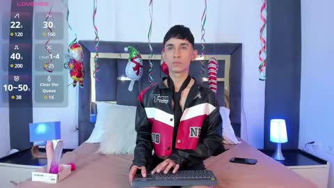 Snapshot of thayler_jones chatting on December 24, 11:17 am Thayler online show from December 24, 11:17 am