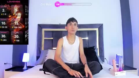 Snapshot of thayler_jones chatting on December 5, 11:16 am Thayler online show from December 5, 11:16 am