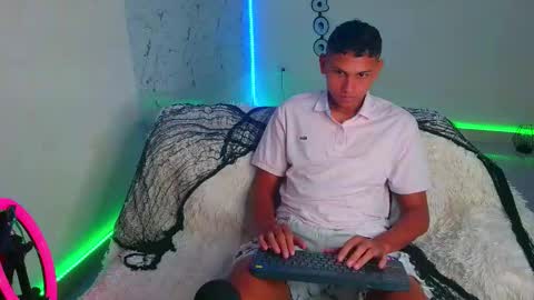 Snapshot of the_crack71 chatting on October 11, 2:10 pm Sean OPry online show from October 11, 2:10 pm