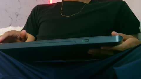 Snapshot of the_crack71 chatting on October 13, 4:29 am Sean OPry online show from October 13, 4:29 am