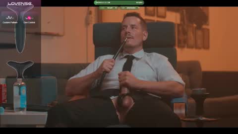 Snapshot of the_dilf chatting on September 26, 4:26 pm The DILF - online show from September 26, 4:26 pm