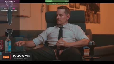 Snapshot of the_dilf chatting on October 2, 4:00 pm The DILF - online show from October 2, 4:00 pm