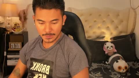 Snapshot of the_killian_jones chatting on October 1, 5:50 pm ken online show from October 1, 5:50 pm