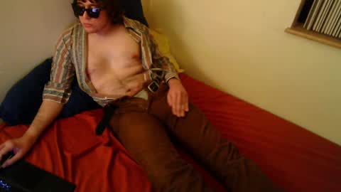 Snapshot of the_vintage_voyeur chatting on February 14, 7:38 am the_vintage_voyeur online show from February 14, 7:38 am
