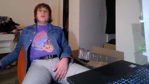 Snapshot of the_vintage_voyeur chatting on October 18, 8:30 am the_vintage_voyeur online show from October 18, 8:30 am