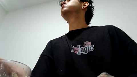 Snapshot of thebluesky_18 chatting on October 16, 4:04 pm thebluesky_18 online show from October 16, 4:04 pm