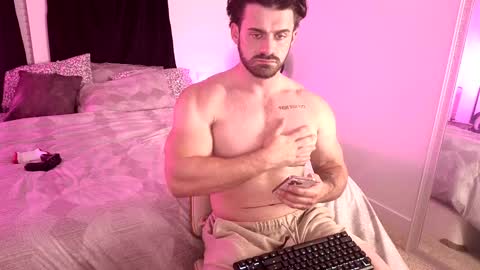 Snapshot of theeestallion33 chatting on February 5, 12:20 am The Stallion online show from February 5, 12:20 am