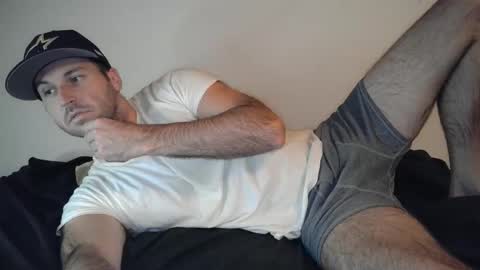 Snapshot of theetwohander chatting on October 19, 3:22 am Theetwohander online show from October 19, 3:22 am