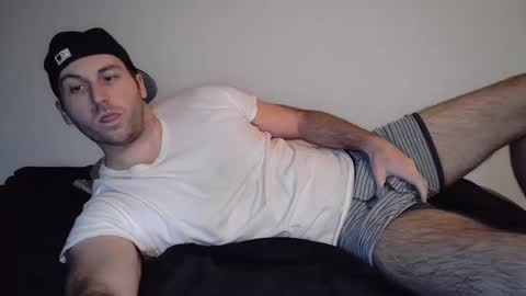 Snapshot of theetwohander chatting on March 6, 12:00 am Theetwohander online show from March 6, 12:00 am
