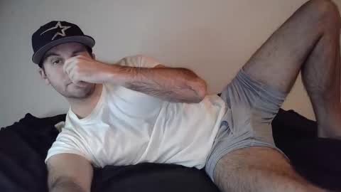 Snapshot of theetwohander chatting on October 30, 3:52 am Theetwohander online show from October 30, 3:52 am