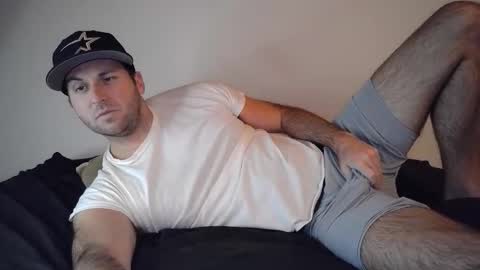 Snapshot of theetwohander chatting on October 31, 4:03 am Theetwohander online show from October 31, 4:03 am