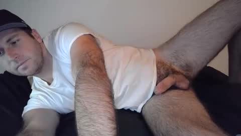 Snapshot of theetwohander chatting on October 29, 3:42 am Theetwohander online show from October 29, 3:42 am