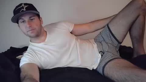 Snapshot of theetwohander chatting on October 21, 1:52 am Theetwohander online show from October 21, 1:52 am