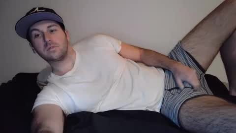 Snapshot of theetwohander chatting on March 6, 11:03 am Theetwohander online show from March 6, 11:03 am