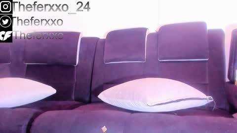 independent Model online show from March 20, 9:29 pm