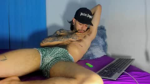 independent Model online show from October 31, 1:07 am