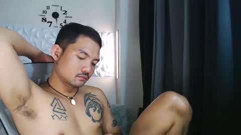 Snapshot of thefriskyasian chatting on December 17, 5:26 pm Jaycee online show from December 17, 5:26 pm