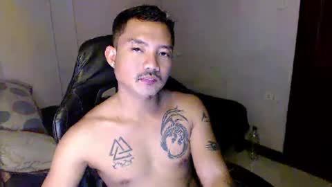 Snapshot of thefriskyasian chatting on December 28, 1:18 pm Jaycee online show from December 28, 1:18 pm