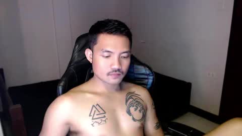 Snapshot of thefriskyasian chatting on January 11, 12:22 am Jaycee online show from January 11, 12:22 am