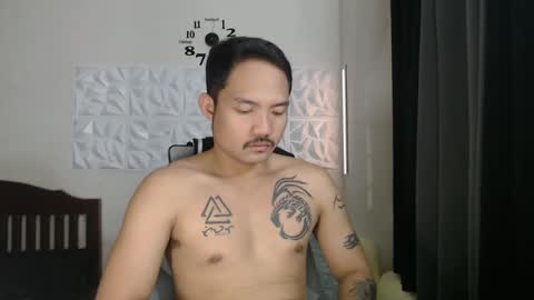 Snapshot of thefriskyasian chatting on December 25, 1:30 pm Jaycee online show from December 25, 1:30 pm