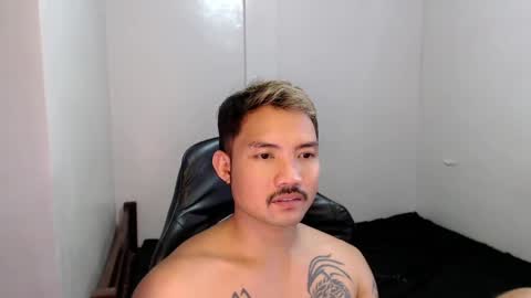 Snapshot of thefriskyasian chatting on February 14, 11:43 pm Jaycee online show from February 14, 11:43 pm
