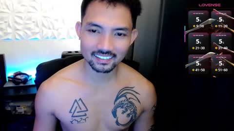 Snapshot of thefriskyasian chatting on October 11, 6:39 am Jaycee online show from October 11, 6:39 am