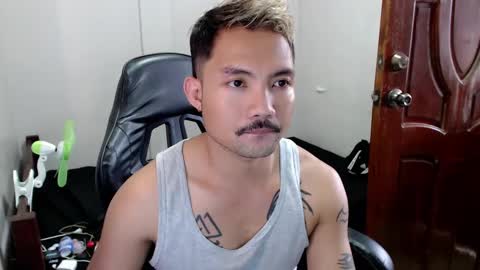 Snapshot of thefriskyasian chatting on February 4, 8:02 am Jaycee online show from February 4, 8:02 am