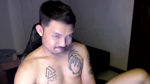 Snapshot of thefriskyasian chatting on January 6, 7:35 pm Jaycee online show from January 6, 7:35 pm