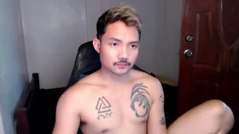 Snapshot of thefriskyasian chatting on February 28, 12:32 am Jaycee online show from February 28, 12:32 am