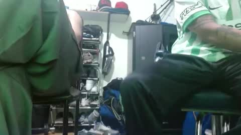 Snapshot of thehousedog chatting on October 15, 12:07 am thehousedog online show from October 15, 12:07 am