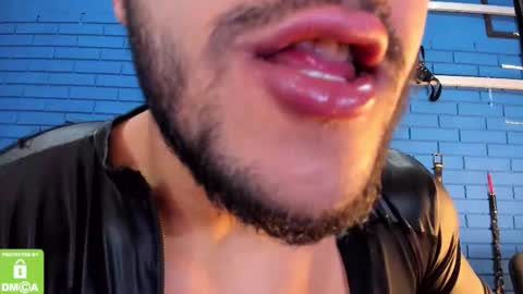 Ian Deniel online show from December 5, 8:38 pm