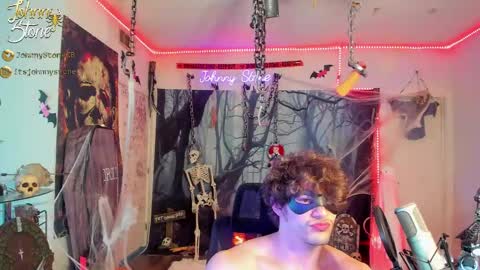 Snapshot of thejohnnystone chatting on October 6, 12:26 am Johnny Stone online show from October 6, 12:26 am