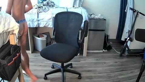 Snapshot of thelonglouie chatting on October 19, 4:54 pm Louie online show from October 19, 4:54 pm