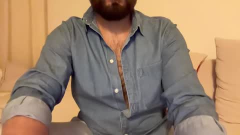 Snapshot of themonarchgoat chatting on December 18, 10:24 pm TheMonarchGoat online show from December 18, 10:24 pm