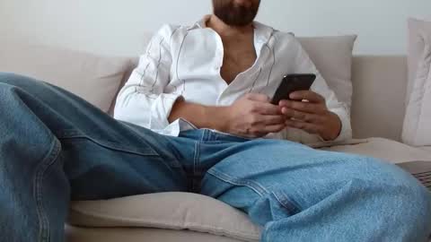 Snapshot of themonarchgoat chatting on September 13, 9:32 am TheMonarchGoat online show from September 13, 9:32 am