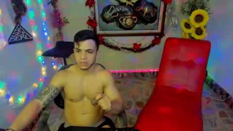 Snapshot of themuscularvenezuelanman chatting on January 12, 11:15 pm themuscularvenezuelanman online show from January 12, 11:15 pm