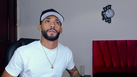 Snapshot of theo_sky1 chatting on September 23, 9:47 pm Theo Sky online show from September 23, 9:47 pm