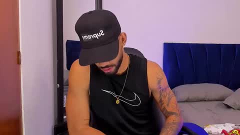 Snapshot of theo_sky1 chatting on October 3, 9:20 pm Theo Sky online show from October 3, 9:20 pm