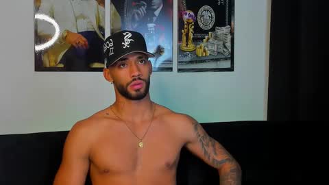 Snapshot of theo_sky1 chatting on October 6, 9:19 pm Theo Sky online show from October 6, 9:19 pm
