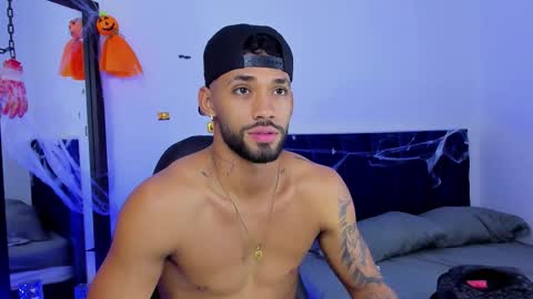 Theo Sky online show from October 18, 3:39 pm