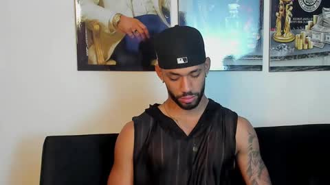 Snapshot of theo_sky1 chatting on October 9, 6:35 pm Theo Sky online show from October 9, 6:35 pm