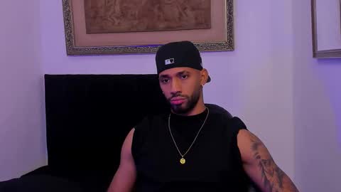 Snapshot of theo_sky1 chatting on October 10, 9:50 pm Theo Sky online show from October 10, 9:50 pm