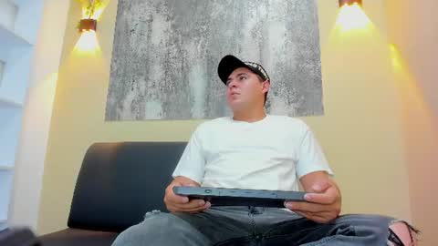 Theo online show from June 16, 7:16 pm