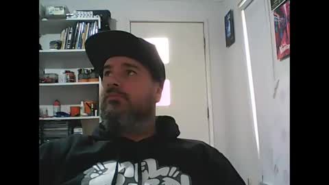 Snapshot of theozbeardguy chatting on October 6, 1:43 am aussiebeard online show from October 6, 1:43 am