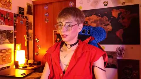 Matt independent model  online show from April 20, 7:49 pm