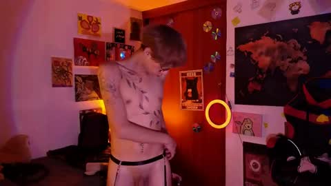 Matt independent model  online show from April 16, 9:39 pm