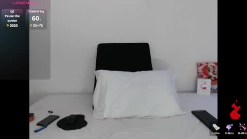 Snapshot of therokalejandro chatting on December 3, 1:32 pm ALEJANDRO online show from December 3, 1:32 pm