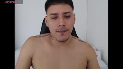 Snapshot of therokalejandro chatting on January 27, 1:19 pm ALEJANDRO online show from January 27, 1:19 pm